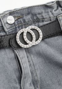 Renee - Jasnoniebieskie Bawełniane Szorty Jeansowe z Paskiem i Przetarciami High Waist Vikisona. Okazja: na co dzień. Stan: podwyższony. Kolor: niebieski. Materiał: jeans, bawełna. Styl: elegancki, casual #3