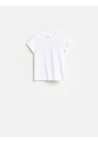 Reserved - T-shirt slim fit - biały. Kolor: biały. Materiał: bawełna, elastan, dzianina