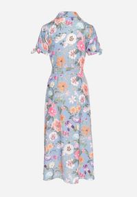 Born2be - Jasnoniebieska Rozkloszowana Sukienka o Koszulowym Kroju z Paskiem w Kwiatowy Wzór Fevelorine. Okazja: na co dzień. Kolor: niebieski. Wzór: kwiaty. Typ sukienki: koszulowe. Styl: casual #4