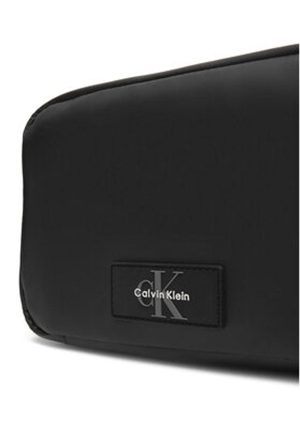Calvin Klein Kosmetyczka Utility Dopp Kit W/ Hanger LV04D1135G Czarny. Kolor: czarny. Materiał: materiał