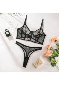 Intica - Komplet bielizny z siateczki z biustonoszem i stringami na romantyczne wieczory Zonda. Kolor: czarny. Materiał: materiał
