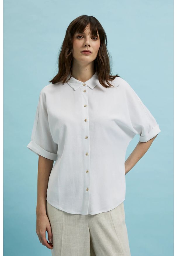 MOODO - Koszula z krótkimi i szerokimi rękawami biała. Kolor: biały. Długość: krótkie