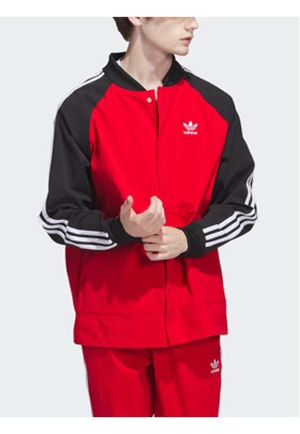 Adidas - adidas Kurtka bomber IC5542 Czerwony Regular Fit. Kolor: czerwony. Materiał: syntetyk