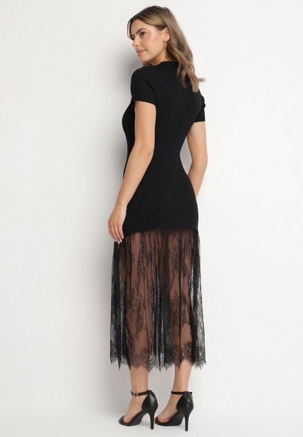 Born2be - Czarna Prążkowana Sukienka z Koronkowym Dołem Vilzedi. Kolor: czarny. Materiał: prążkowany, koronka. Typ sukienki: proste. Styl: glamour, elegancki
