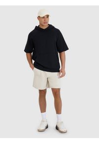 4f - 4F Bluza dresowa z krótkim rękawem z kapturem męska - czarna 3XL. Okazja: na co dzień. Typ kołnierza: kaptur. Kolor: czarny. Materiał: dresówka. Długość rękawa: krótki rękaw. Długość: krótkie. Wzór: gładki, ze splotem. Styl: sportowy, casual