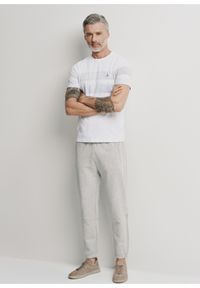 Ochnik - Biały T-shirt z naszywką męski. Kolor: biały. Materiał: bawełna. Wzór: aplikacja #3