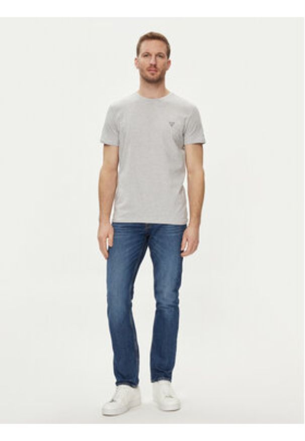 Guess T-Shirt Caleb U97M00 KCD31 Szary Slim Fit. Kolor: szary. Materiał: bawełna