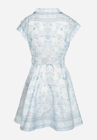 Born2be - Niebieska Wiskozowa Sukienka o Koszulowym Kroju z Paskiem z Klamrą Nitariela. Typ kołnierza: dekolt w kształcie V. Kolor: niebieski. Materiał: wiskoza. Długość rękawa: krótki rękaw. Wzór: kwiaty. Typ sukienki: koszulowe. Styl: elegancki #3