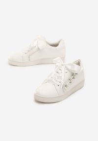 Born2be - Białe Sneakersy Margaric. Nosek buta: okrągły. Kolor: biały. Materiał: skóra. Wzór: aplikacja. Obcas: na płaskiej podeszwie #4