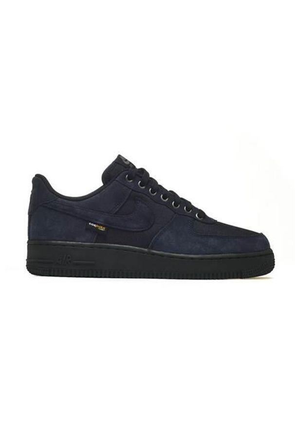Buty do chodzenia męskie Nike Air Force 1 07. Kolor: niebieski. Materiał: skóra. Szerokość cholewki: normalna. Model: Nike Air Force. Sport: turystyka piesza