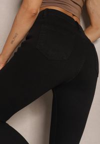 Renee - Czarne Jeansy Slim z Bawełną i Wiskozą High Waist Calliran. Okazja: na co dzień. Stan: podwyższony. Kolor: czarny. Styl: elegancki, casual #3