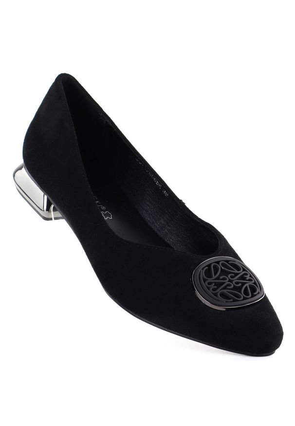 POTOCKI - Baleriny damskie na ozdobnym obcasie czarne Potocki SZ12770. Kolor: czarny. Materiał: zamsz, nubuk. Obcas: na obcasie. Styl: elegancki. Wysokość obcasa: średni