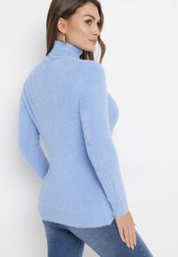Born2be - Niebieski Elastyczny Golf z Puszystej Tkaniny z Wełną Doulcet. Typ kołnierza: golf. Kolekcja: plus size. Kolor: niebieski. Materiał: wełna, tkanina