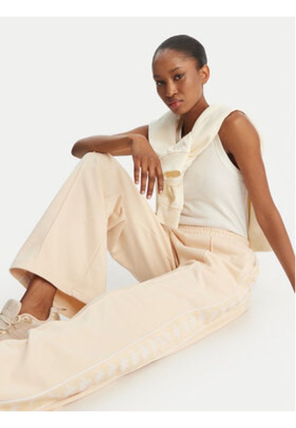 Kappa Spodnie dresowe Banda Malorie 37256WW Écru Regular Fit. Kolor: kremowy. Materiał: bawełna