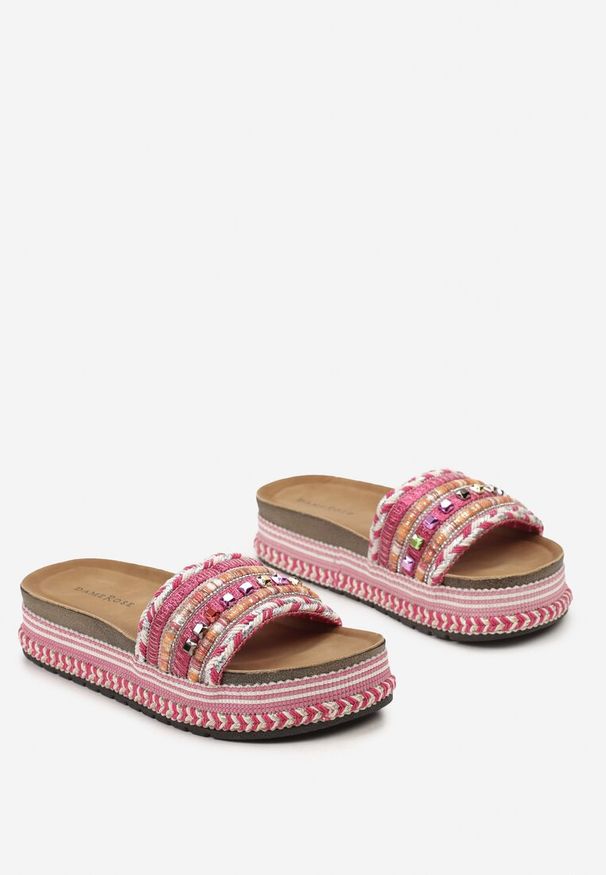 Renee - Fuksjowe Klapki na Niskiej Platformie Ozdobione Metaliczną Nicią i Brokatem Evandie. Okazja: na spacer. Kolor: różowy. Wzór: aplikacja. Sezon: lato. Obcas: na platformie