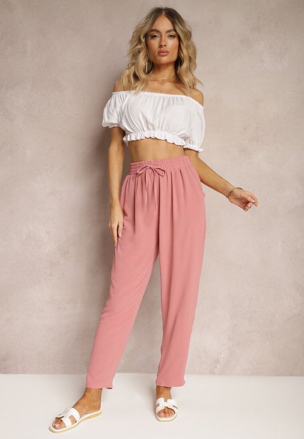 Renee - Ciemnoróżowe Spodnie Regular High Waist z Wiązaniem w Pasie Dimeca. Okazja: na co dzień. Stan: podwyższony. Kolor: różowy. Materiał: materiał. Wzór: aplikacja. Styl: casual