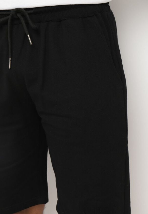 Born2be - Czarne Klasyczne Szorty z Bawełny Ściągane Sznurkiem Wykończone Gumką w Pasie Crantia. Okazja: na co dzień. Kolor: czarny. Materiał: bawełna. Sezon: lato. Styl: klasyczny