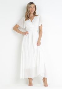 Born2be - Biała Kopertowa Sukienka Maxi z Gumką w Pasie Narlin. Kolor: biały. Materiał: materiał. Wzór: paski. Typ sukienki: kopertowe. Długość: maxi