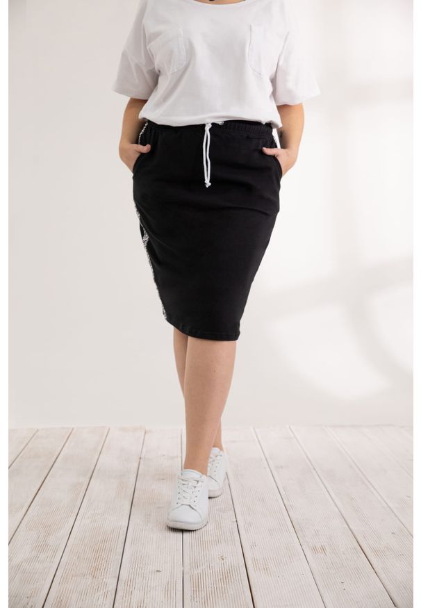 Czarna spódnica Moda Size Plus Iwanek krótka, na wiosnę, do pracy