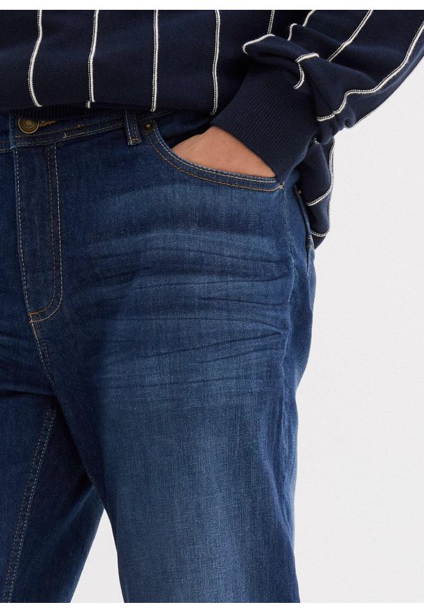 bonprix - Dżinsy ze stretchem Slim Fit Tapered. Kolor: niebieski