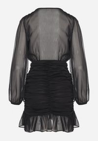 Born2be - Czarna Sukienka z Tiulowymi Rękawami i Marszczeniem Halanelia. Okazja: na co dzień. Typ kołnierza: dekolt kopertowy. Kolor: czarny. Materiał: tiul. Typ sukienki: kopertowe, proste. Styl: klasyczny, casual, elegancki #3