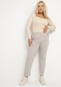 Born2be - Beżowe Spodnie z Wiskozą i Ozdobnymi Guzikami Tenzina. Okazja: na co dzień. Kolor: beżowy. Materiał: wiskoza. Styl: klasyczny, casual