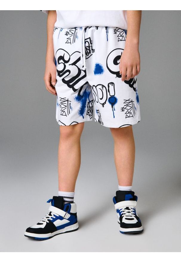 Sinsay - Szorty loose fit - biały. Kolor: biały
