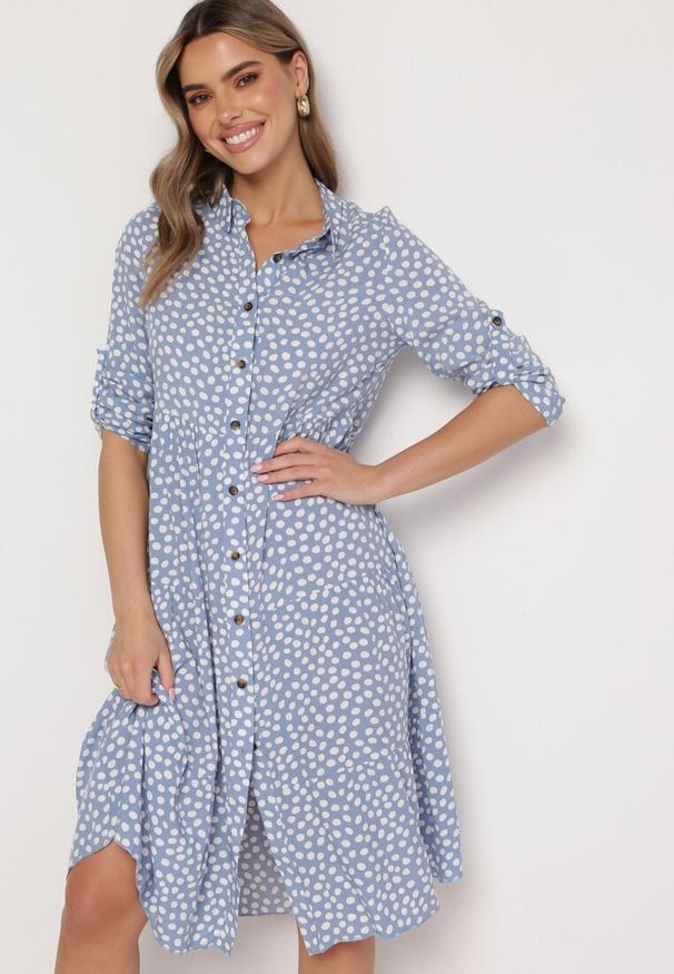 Born2be - Jasnoniebieska Rozkloszowana Sukienka Koszulowa Midi Maijane. Kolor: niebieski. Typ sukienki: koszulowe. Długość: midi