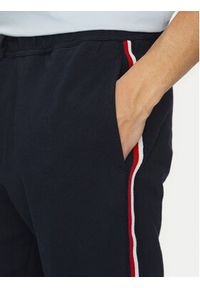 TOMMY HILFIGER - Tommy Hilfiger Spodnie dresowe Global Stripe MW0MW38696 Granatowy Regular Fit. Kolor: niebieski. Materiał: bawełna #5