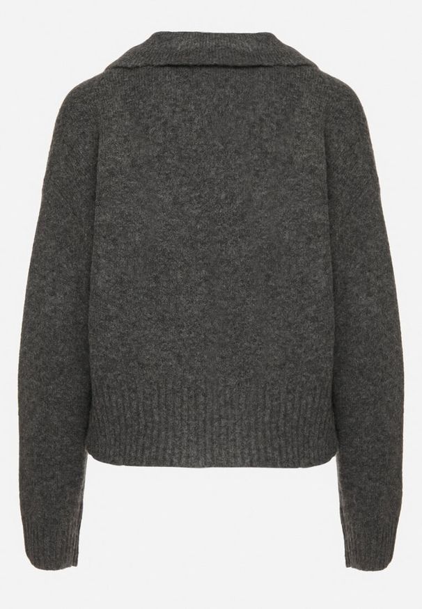 Born2be - Ciemnoszary Sweter o Krótkim Kroju z Kołnierzykiem i Dekoltem w Serek Valentarisa. Okazja: na co dzień. Typ kołnierza: dekolt w serek. Kolor: szary. Materiał: jeans, bawełna. Długość: krótkie. Styl: elegancki, klasyczny, casual