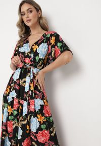 Born2be - Czarno-Niebieska Sukienka Maxi z Gumką w Talii z Szerokimi Rękawami i Kwiatowym Printem Nodriala. Okazja: na imprezę. Kolor: czarny. Wzór: kwiaty, nadruk. Sezon: lato. Długość: maxi #7