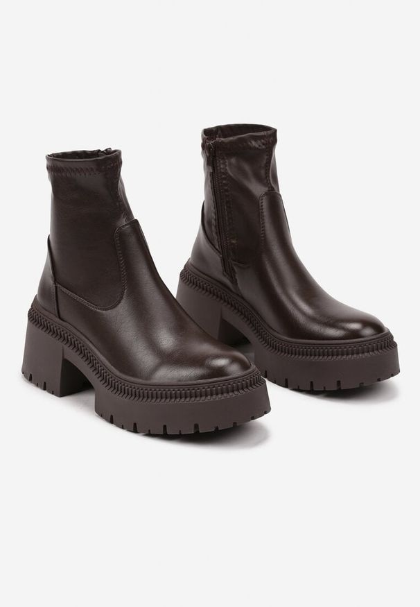 Born2be - Brązowe Botki na Grubej Podeszwie ze Słupkiem i Elastyczną Cholewką Irinara. Okazja: na co dzień, na spotkanie biznesowe, do pracy. Kolor: brązowy. Materiał: jeans. Szerokość cholewki: normalna. Obcas: na słupku. Styl: biznesowy, casual