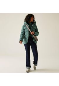 Regatta - Kurtka damska zimowa ocieplana Altoro. Kolor: zielony. Materiał: puch, materiał. Sezon: zima. Sport: turystyka piesza #1