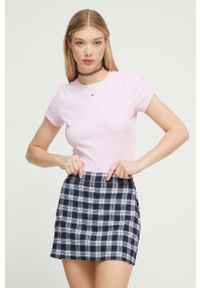 Tommy Jeans t-shirt damski kolor różowy. Okazja: na co dzień. Kolor: różowy. Materiał: bawełna, dzianina, prążkowany. Wzór: aplikacja. Styl: casual #4