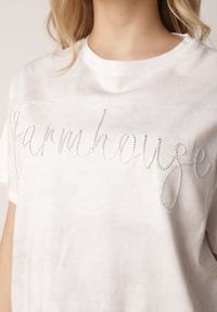 Born2be - Biały Bawełniany T-shirt Oversize z Haftowanym Napisem z Cekinami Aewai. Okazja: na co dzień. Kolor: biały. Materiał: bawełna. Wzór: napisy, haft. Styl: elegancki, casual #7