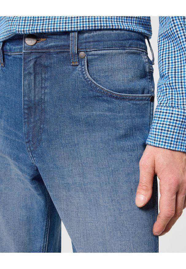 Wrangler - WRANGLER MĘSKIE SPODNIE JEANSOWE WRANGLER HORIZON PRAIRIE BLUE 112356832. Okazja: na co dzień. Stan: podwyższony. Styl: klasyczny, casual