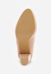 Renee - Ciemnobeżowe Czółenka Vices na Obcasie z Wkładką ze Skóry Naturalnej Ravandira. Kolor: beżowy. Materiał: skóra. Obcas: na obcasie. Wysokość obcasa: średni #5