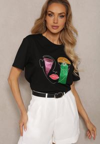 Renee - Czarny T-shirt z Bawełny z Krótkim Rękawem Ozdobiony Nadrukiem Lavessa. Okazja: na co dzień. Kolor: czarny. Materiał: bawełna. Długość rękawa: krótki rękaw. Długość: krótkie. Wzór: aplikacja, nadruk. Styl: sportowy, casual, elegancki