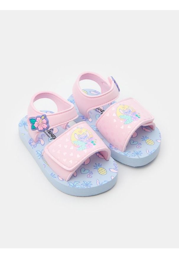 Sinsay - Sandały z pianki z ozdobną gumową naszywką Stitch - błękitny. Kolor: niebieski. Materiał: guma. Wzór: aplikacja