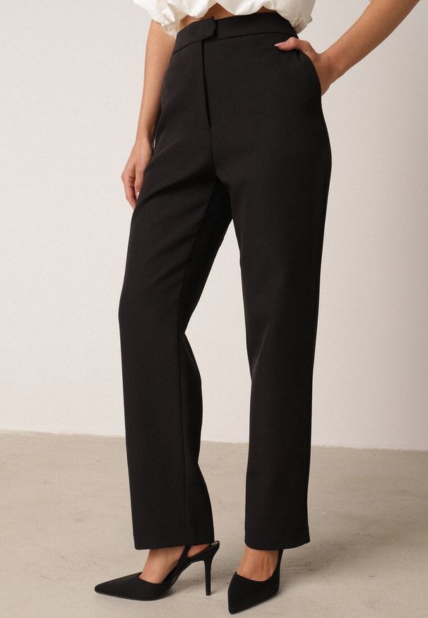 Born2be - Czarne Proste Spodnie Garniturowe VICES z Wysokim Stanem Zellryna. Stan: podwyższony. Kolor: czarny. Styl: klasyczny