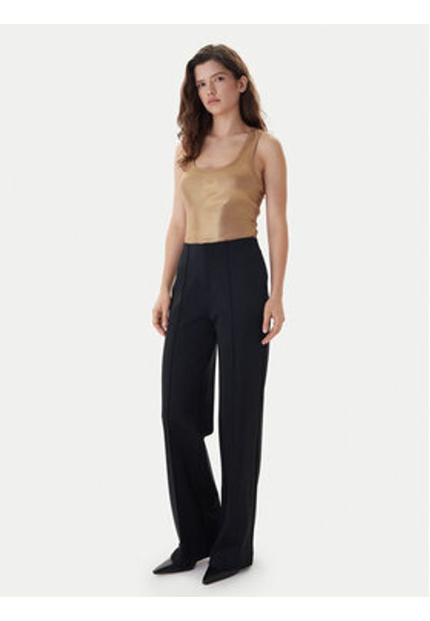 Karl Lagerfeld - KARL LAGERFELD Top B1W17087 Złoty Slim Fit. Typ kołnierza: dekolt w karo. Kolor: złoty. Materiał: bawełna