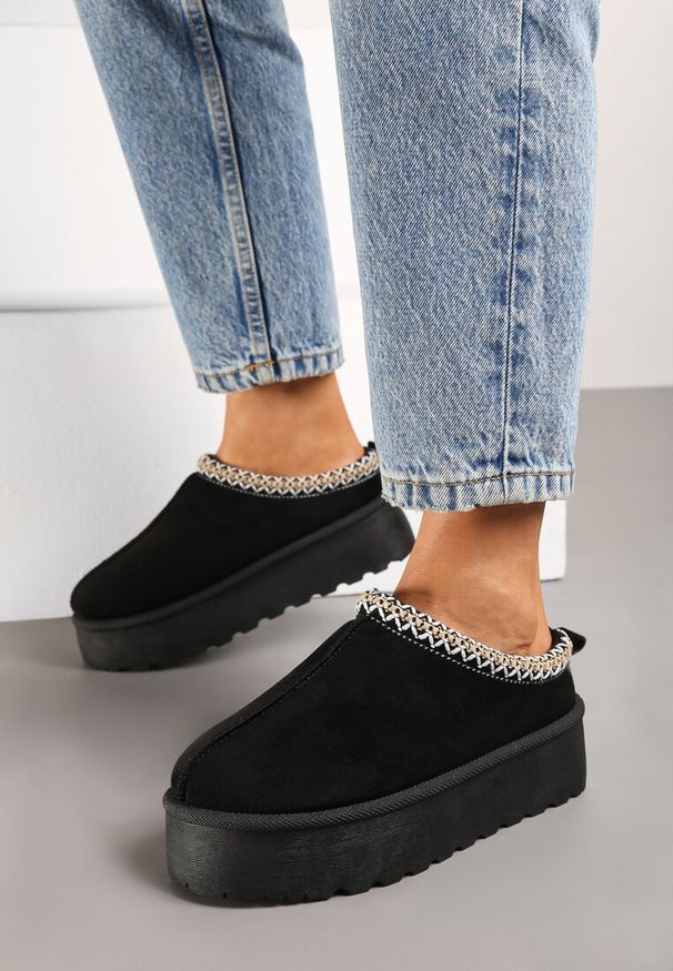 Renee - Czarne Śniegowce na Platformie z Niską Cholewką i Haftowanym Wzorem Zivilae. Okazja: na co dzień. Wysokość cholewki: przed kostkę. Kolor: czarny. Materiał: puch, jeans. Szerokość cholewki: normalna. Wzór: haft. Obcas: na platformie. Styl: casual