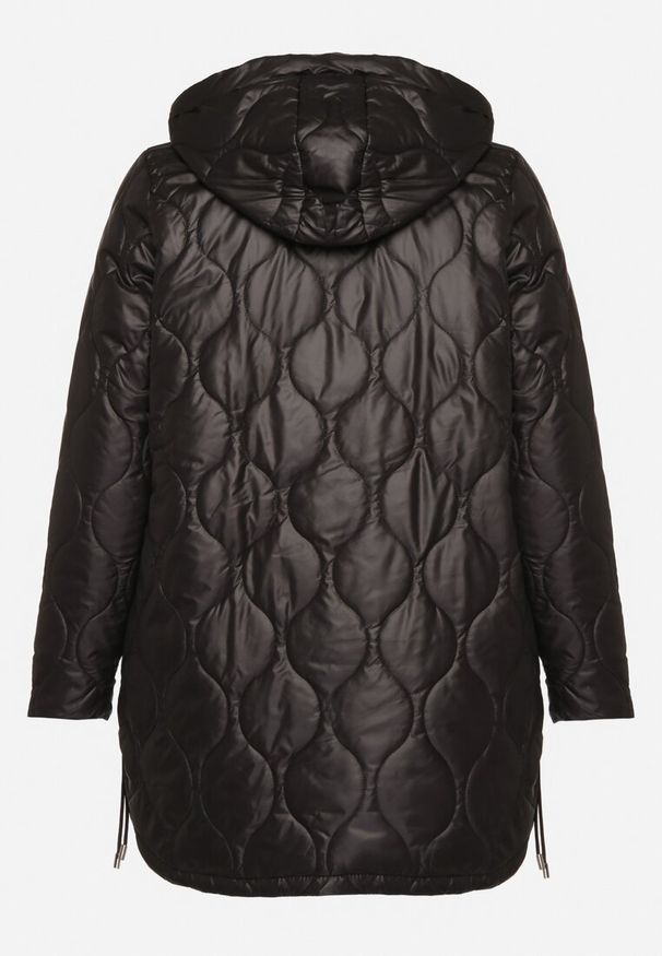 Born2be - Czarna Kurtka Pudełkowa z Pikowaniem i Odpinanym Kapturem Annaloria. Okazja: na co dzień, na spacer. Kolekcja: plus size. Kolor: czarny. Styl: casual