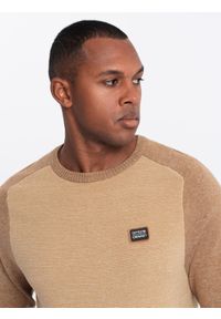 Ombre Clothing - Męski bawełniany sweter z naszywką i raglanowymi rękawami – brązowy V4 OM-SWSW-0121 - XXL. Okazja: na co dzień. Kolor: brązowy. Materiał: bawełna. Długość rękawa: raglanowy rękaw. Wzór: aplikacja. Styl: casual #5