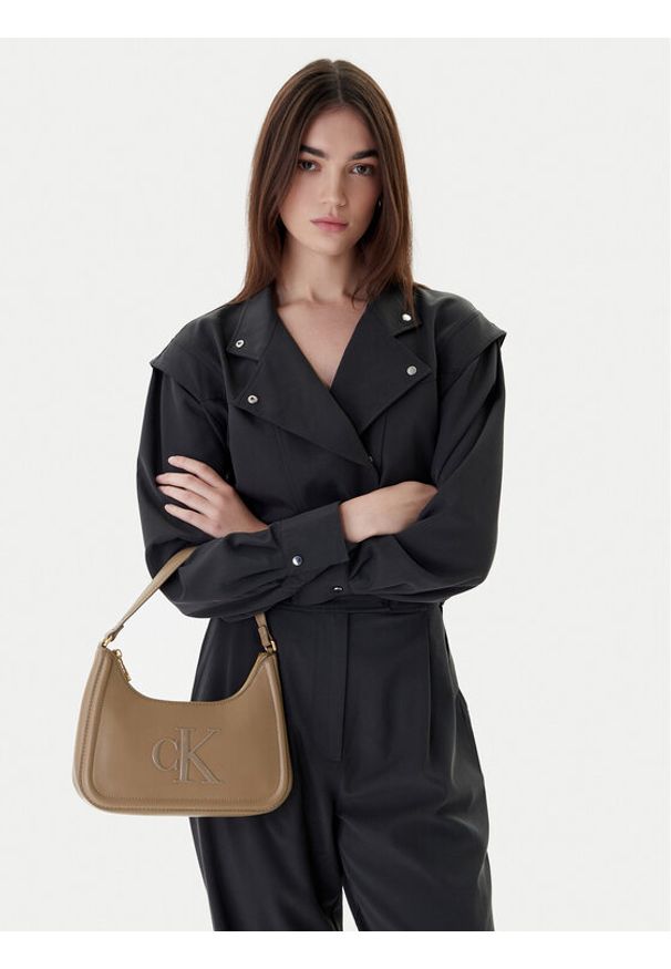 Calvin Klein Torebka Bold Ck Small Shoulder Bag LV04F3230G Beżowy. Kolor: beżowy. Materiał: skórzane