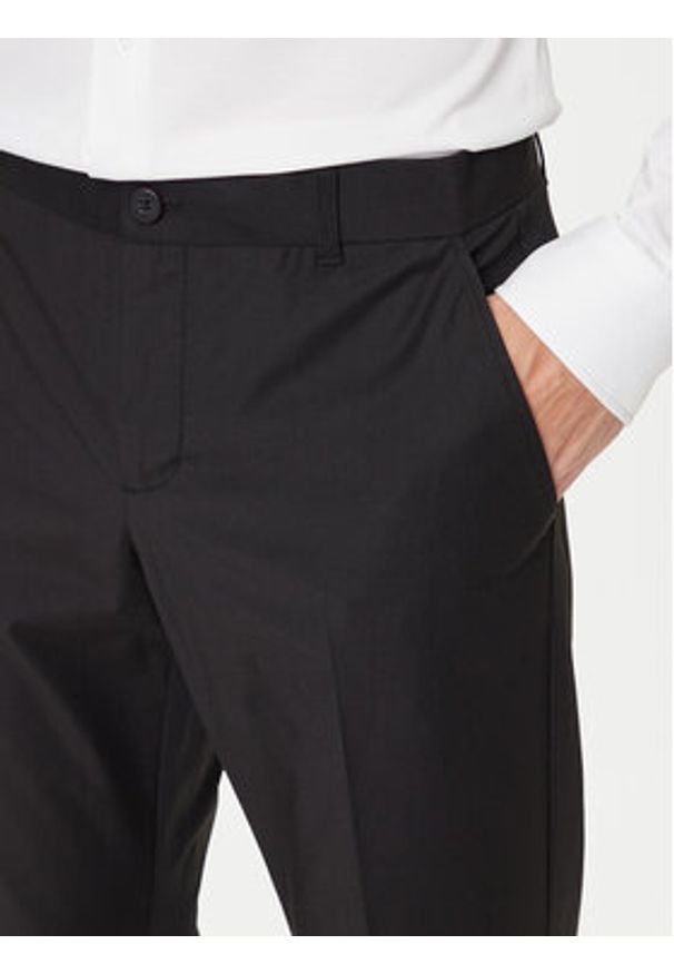 Guess Spodnie materiałowe M4YB01 WG9Z2 Czarny Regular Fit. Kolor: czarny. Materiał: bawełna