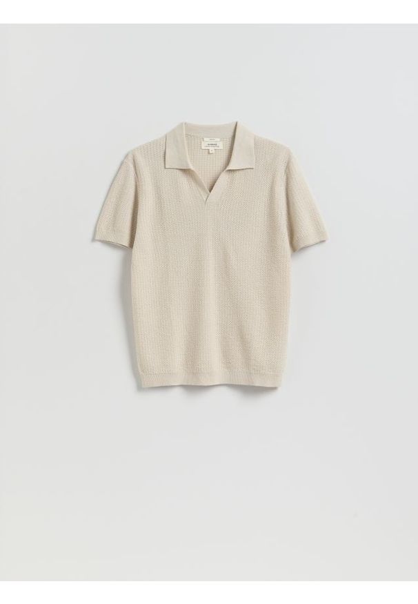 Reserved - Koszulka polo z lnem - złamana biel. Typ kołnierza: polo. Materiał: len