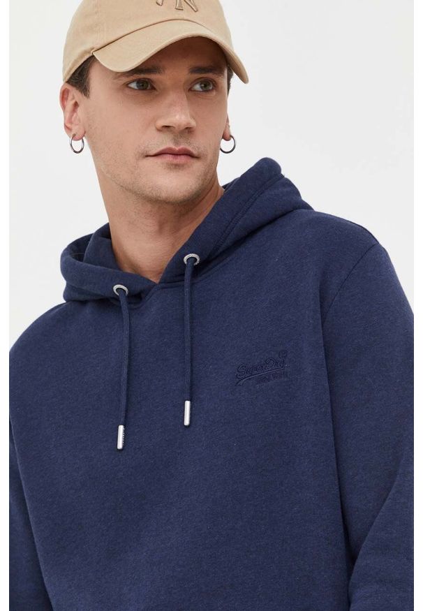 Superdry bluza męska kolor granatowy z kapturem gładka. Typ kołnierza: kaptur. Kolor: niebieski. Materiał: bawełna, poliester. Wzór: gładki