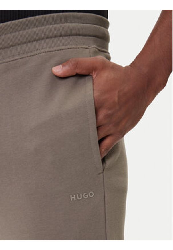 Hugo - HUGO Spodnie dresowe Dayote232 50489617 Beżowy Regular Fit. Kolor: beżowy. Materiał: bawełna