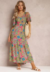 Renee - Fuksjowo-Zielona Wiskozowa Sukienka Maxi w Kwiaty z Rozkloszowanym Dołem i Falbanką Pathna. Okazja: na co dzień. Kolor: różowy. Materiał: wiskoza. Długość rękawa: krótki rękaw. Wzór: kwiaty. Styl: casual. Długość: maxi